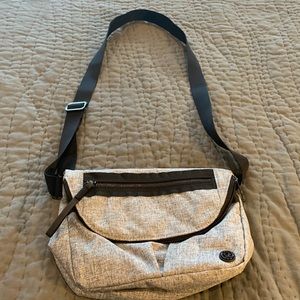 Lululemon festival bag. Gray and black.